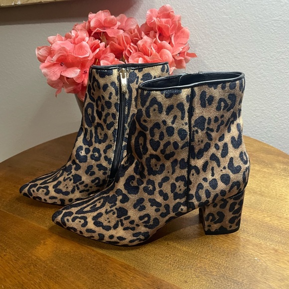 Steve Madden Shoes - Steve Madden size 7 Leopard Pattern Ankle Booties, never worn, block heel 2.5”